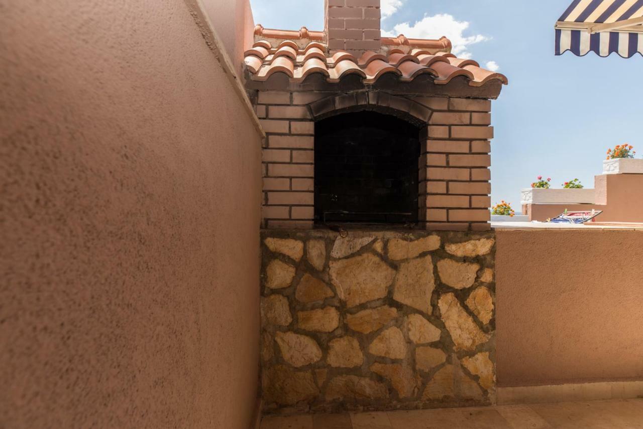 The View Apartment Mimice Exterior foto