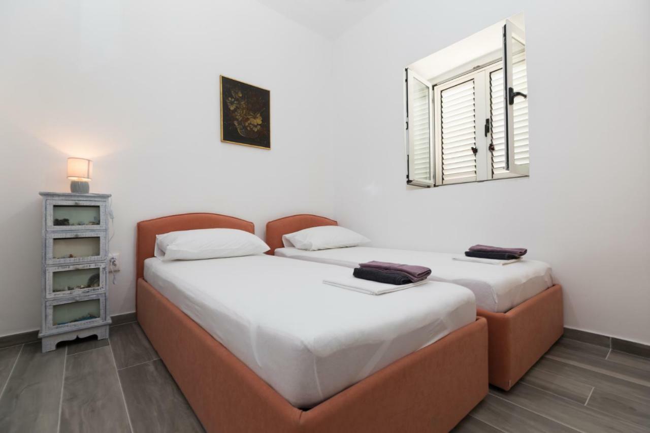 The View Apartment Mimice Exterior foto